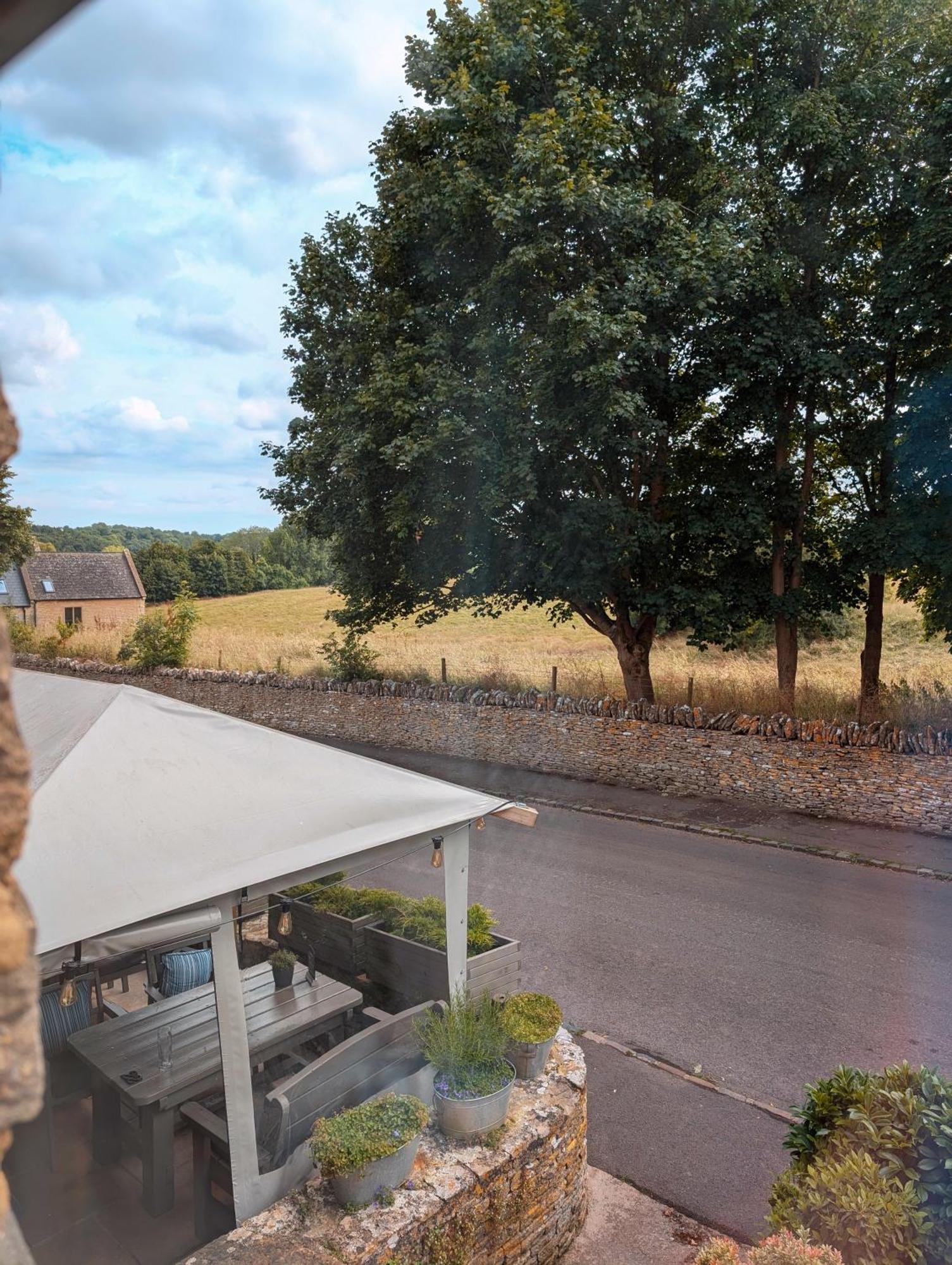 Отель The Keepers Arms Quenington Номер фото